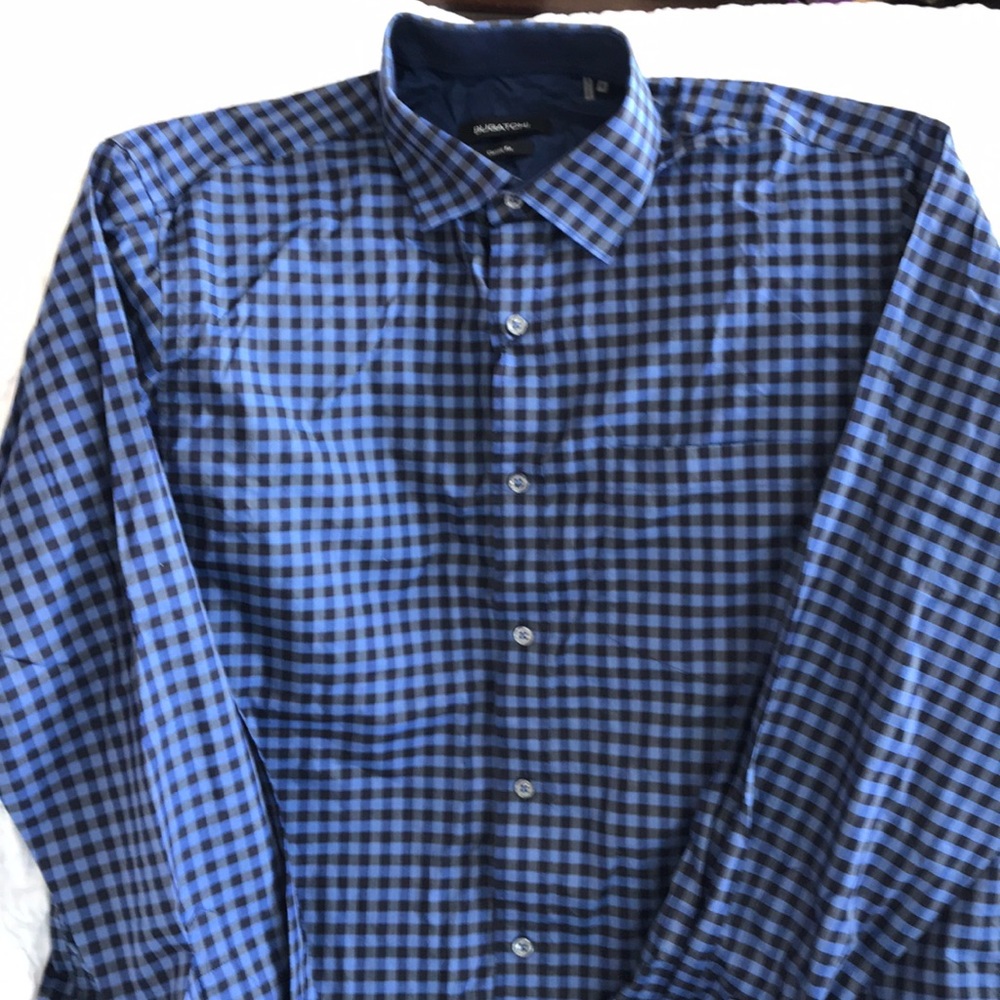 NWT Bugatchi classic fit dress shirt. Size medium.
